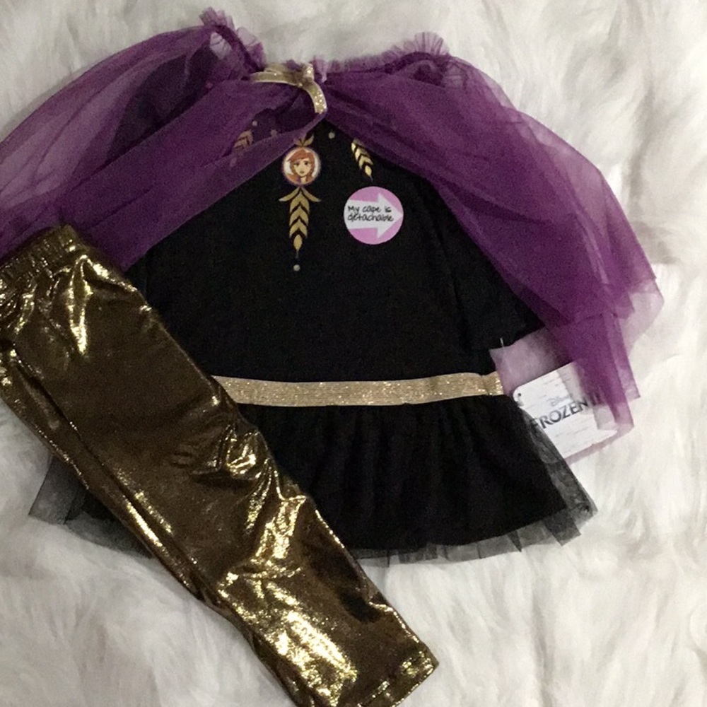 Anna matching set with detachable cape.